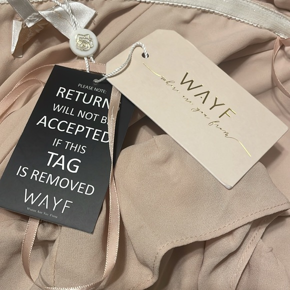 Wayf off the shoulder ruffle dress NWT - Picture 4 of 5